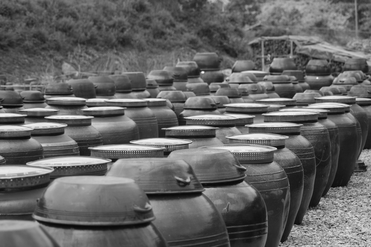 How to Make Your Own Decorative Jars for Storage